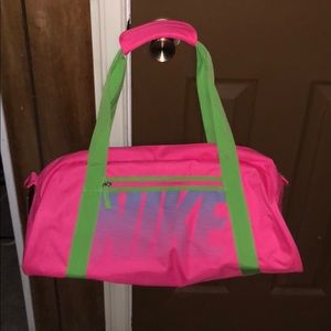 green nike duffle bag